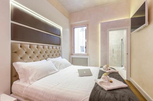 Un ou plusieurs lits dans un hébergement de l'établissement Piazza Venezia Luxury Suite