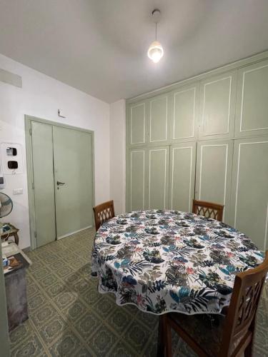 a room with a table and two chairs and a room with a table at Ladispoli Seahouse in Ladispoli