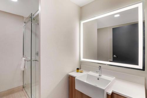 a bathroom with a sink and a mirror at Best Western Plus Atlanta Airport East in Atlanta