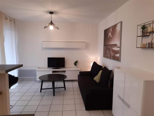 STUDIO TERRASSE PARKING ET LOCAL VELO SECURISé