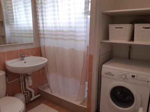 Photo de la galerie de l'établissement STUDIO TERRASSE PARKING ET LOCAL VELO SECURISé, à Bayonne