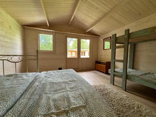 Postel nebo postele na pokoji v ubytování Kuriste camping