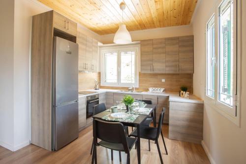 Gallery image of Billy's Luxury Apartment in Vlikhon