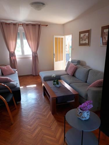 Ruang duduk di Apartment Magdic