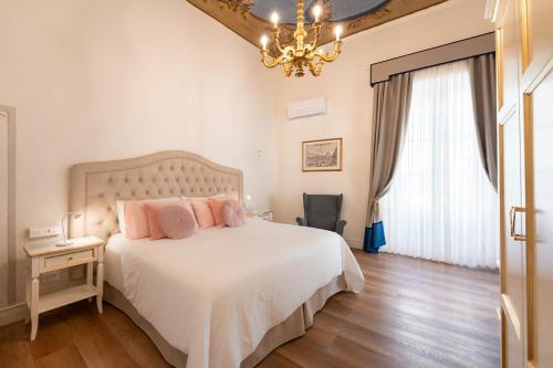 Postel nebo postele na pokoji v ubytování Palazzo D'Ambra Residenza d'Epoca
