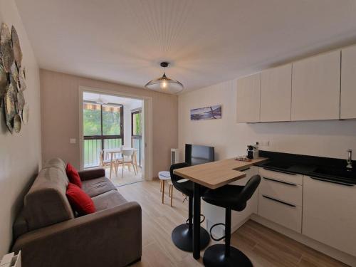 T2 neuf, parking privé,accès mer