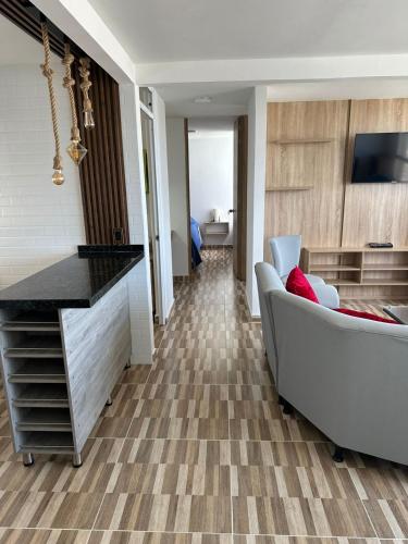 a living room with a couch and a television at Apartamento Ibagué in Ibagué