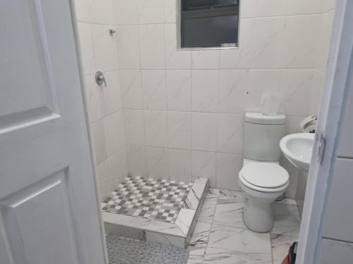 Bilik mandi di Michu Guest house