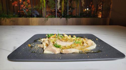 Comida en o cerca de este hotel