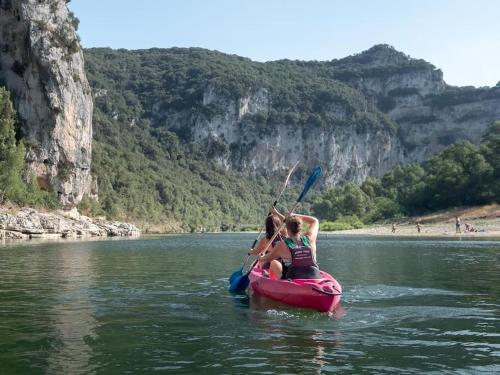 a group of people in a kayak on a river at Villa L'Olivier in Vallon-Pont-dʼArc