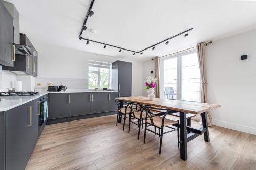 Arte Stays - Serviced Apartments for Leisure and Business - Private Parking - 12 minutes walking from Wembley Stadium photo 99