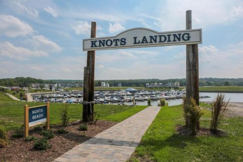 a sign for k knots landing at a marina at Bunkies-The Cut in Ottawa