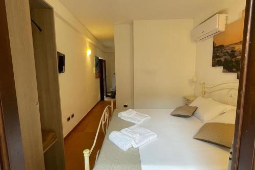 Afbeelding uit fotogalerij van TEMPIO DI APOLLO - ORTIGIA con Veranda Privata in Siracusa