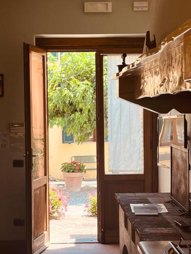 a kitchen with a door leading to a patio at La Torre wine resort in Montecarlo