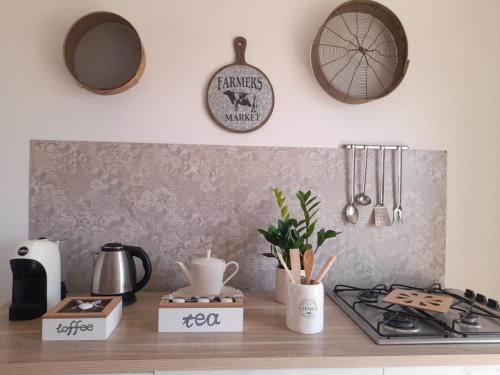 a kitchen counter top with a stove and utensils at Tra Vento e Mare in Lendinuso