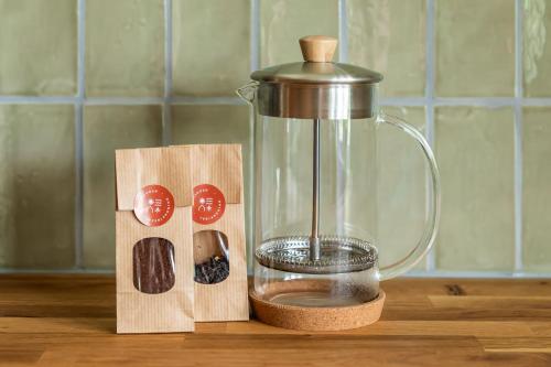 Utensilios para hacer té y café en Glaskogen Apartments