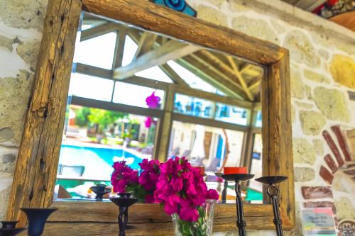Imagen de la galería de Rüzgargülü Otel, en Alacati