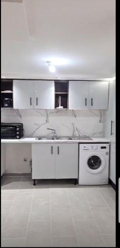 Η κουζίνα ή μικρή κουζίνα στο Sweet home three bedroom house