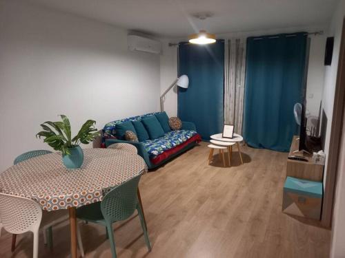 Gallery image of Appartement 2 chambres centre Papeete piscine vue Moorea in Papeete