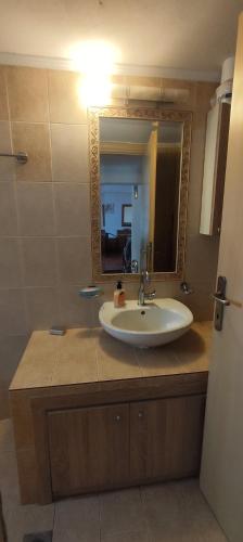 a bathroom with a sink and a mirror at Olgas Villa in Aroyí