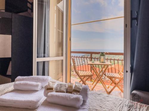 Μπαλκόνι ή βεράντα στο Garden & Sea View - Free Beach Access and Garage - WiFi