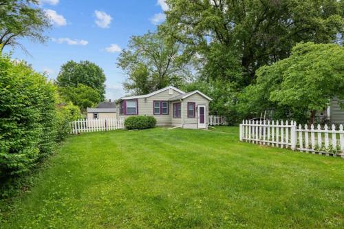 Gallery image of Cozy Cottage Home in Rock Island in Rock Island