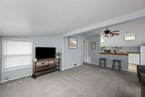 Gallery image of Cozy Cottage Home in Rock Island in Rock Island