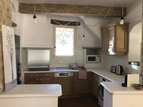 Kuchyň nebo kuchyňský kout v ubytování Gite authentique en Provence Luberon - Grande piscine