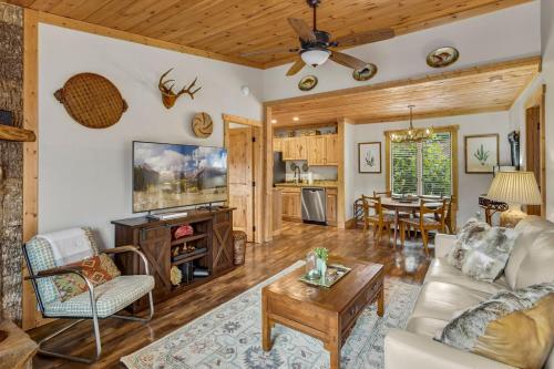 a living room with a couch and a table at Blowing Rock Cottage in Blowing Rock