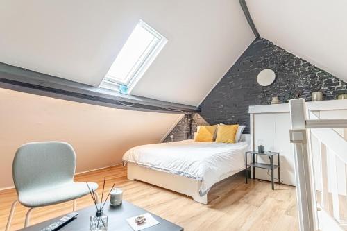 Postel nebo postele na pokoji v ubytování Spacious Shared 5BR Apt in the Heart of Gent