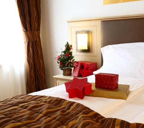 Postel nebo postele na pokoji v ubytování Hotel Portici - Romantik & Wellness