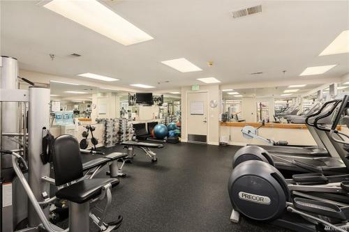 New Downtown 2 Beds, 2 Baths Waterfront Alaska 335_2