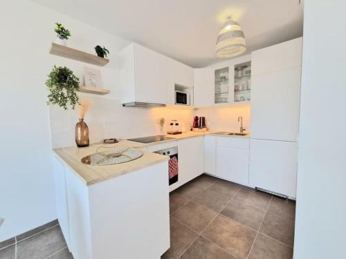 Photo de la galerie de l'établissement Appart moderne 50m2, résidence neuve, piscine, parking, à Puget-sur Argens