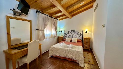 Postel nebo postele na pokoji v ubytování Hotel El Curro