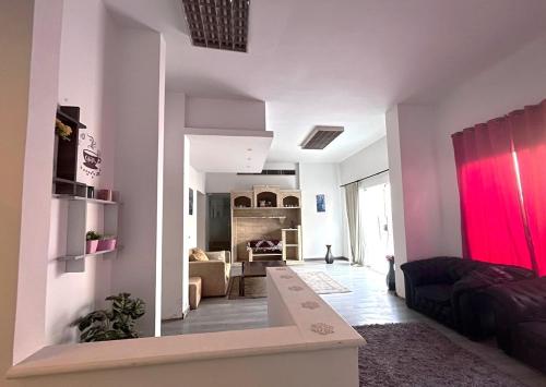 3-bedroom apartment with private garden, Sheikh Zayed City centerにあるシーティングエリア
