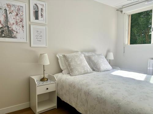 En eller flere senge i et værelse på Parisian escape near Disney - Liz Appart