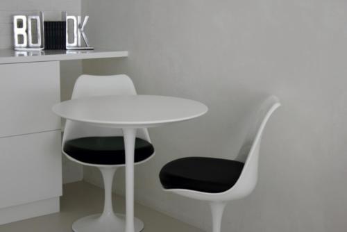 a white table and chair next to a white desk at Home BB Milano in Milan