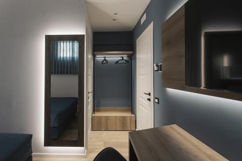 a small room with a door leading to a bedroom at Dimora Don Minzoni in Matera