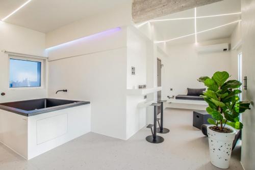 Athenian Noir Blanc Penthouse - Breathtaking view - City Center