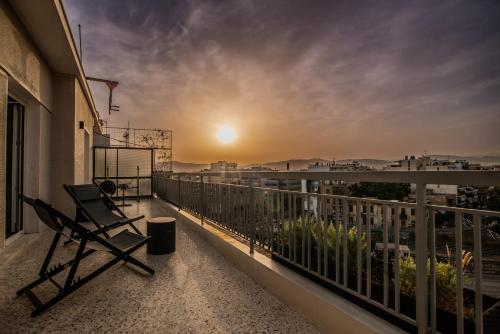 Athenian Noir Blanc Penthouse - Breathtaking view - City Center