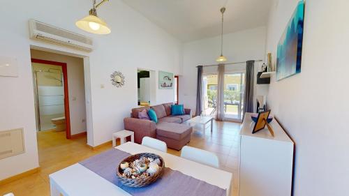 a living room with a couch and a table at Villa Azul Mar Menor in Torre-Pacheco