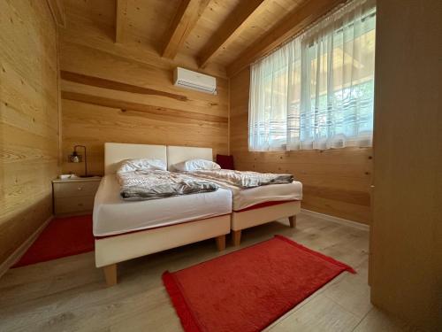 Postel nebo postele na pokoji v ubytování Wooden Villa Sarajevo
