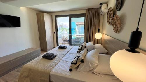 Roula Kotsonis Superior Apartments A