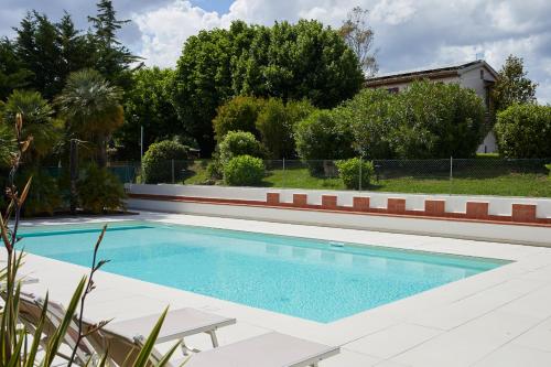 Swimmingpoolen hos eller tæt på Alba di Luna
