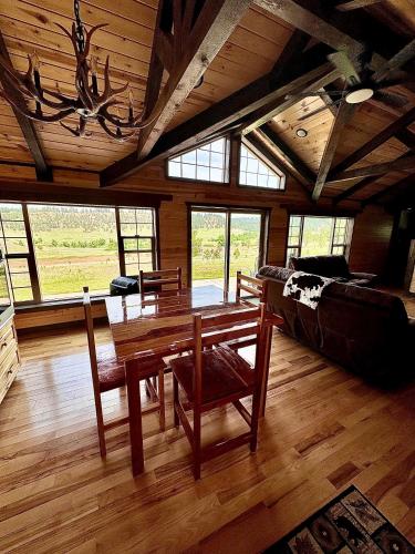 Zona de estar de The Lodge at Devils Tower
