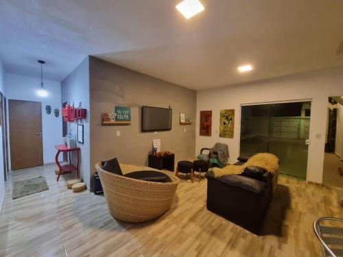 a living room with a couch and a tv at Pousada QUERÊNCIA FRANCÊS in Marechal Deodoro