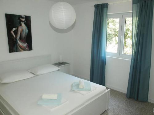 Apartments with parking space Makarska - 22168