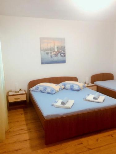 Apartments with parking space Makarska - 22168