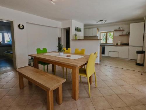 Apartments with parking space Crikvenica - 23167