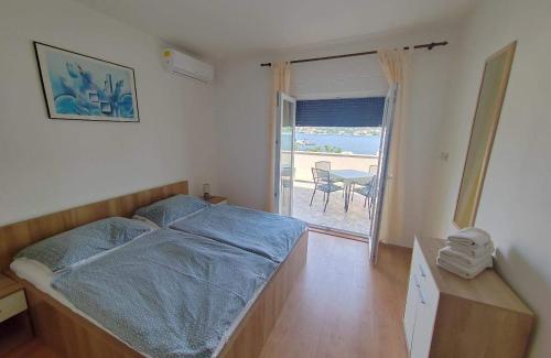 Apartments by the sea Supetarska Draga - Donja, Rab - 23377